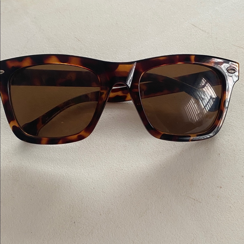 Converse Tortoise Shell Sunglasses - Picture 3 of 5